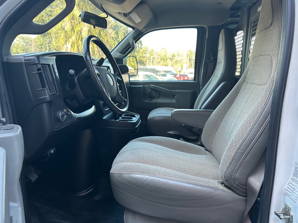 2022 Chevrolet Express Image 14