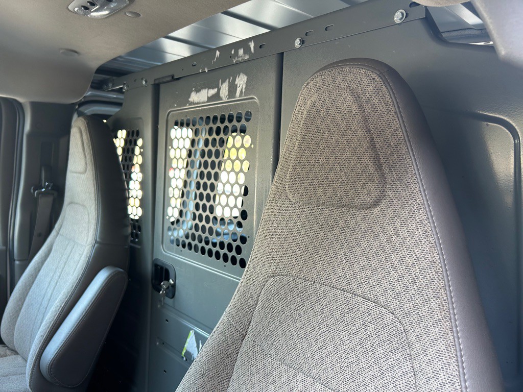 2022 Chevrolet Express Image 15