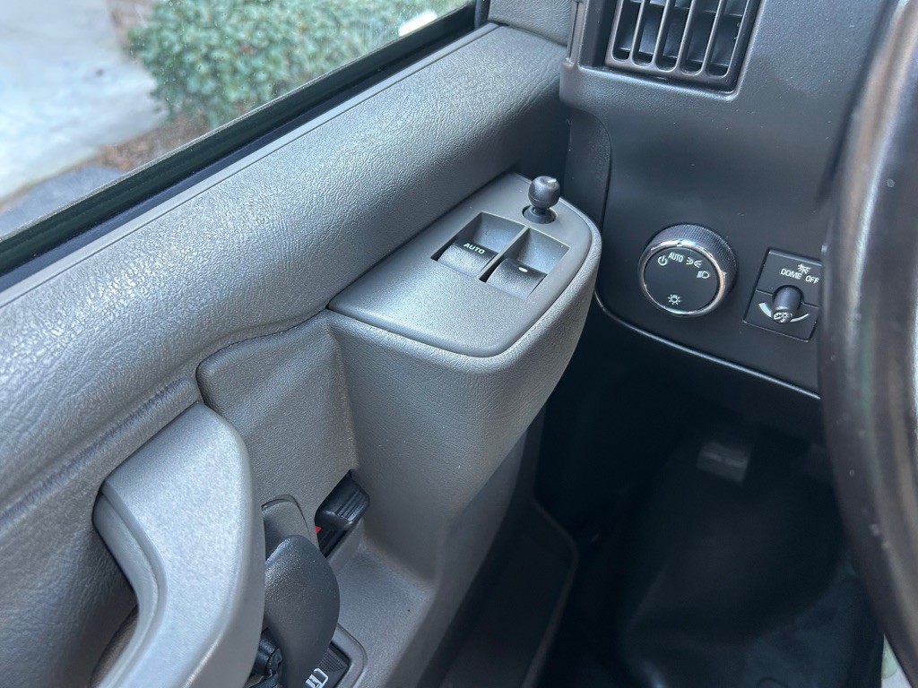 2022 Chevrolet Express Image 16