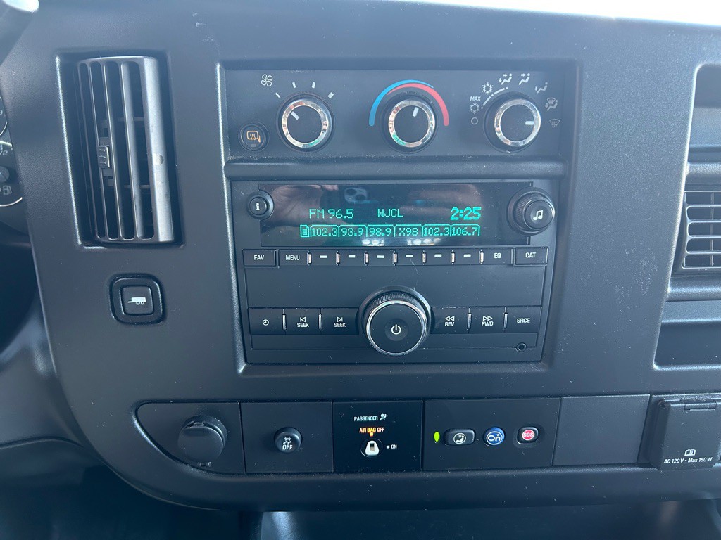 2022 Chevrolet Express Image 18