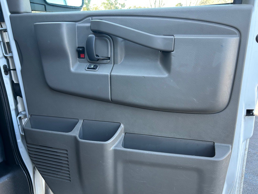 2022 Chevrolet Express Image 21