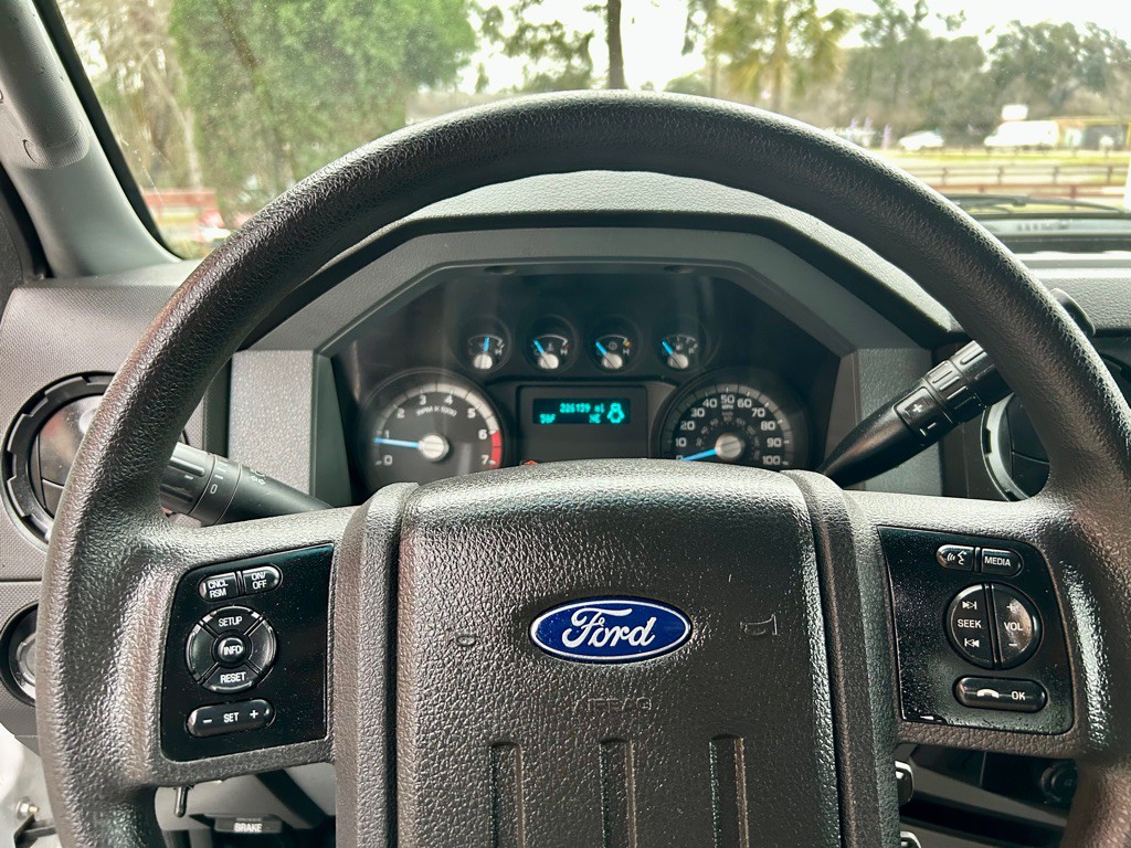 2015 Ford F-350 Image 21