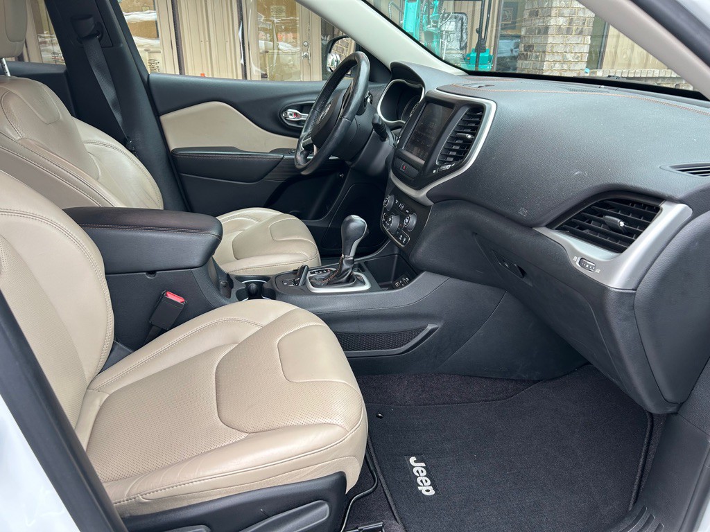 2016 Jeep Cherokee Image 15