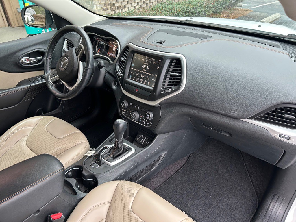 2016 Jeep Cherokee Image 16