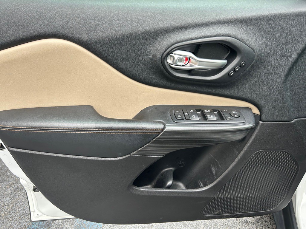 2016 Jeep Cherokee Image 20