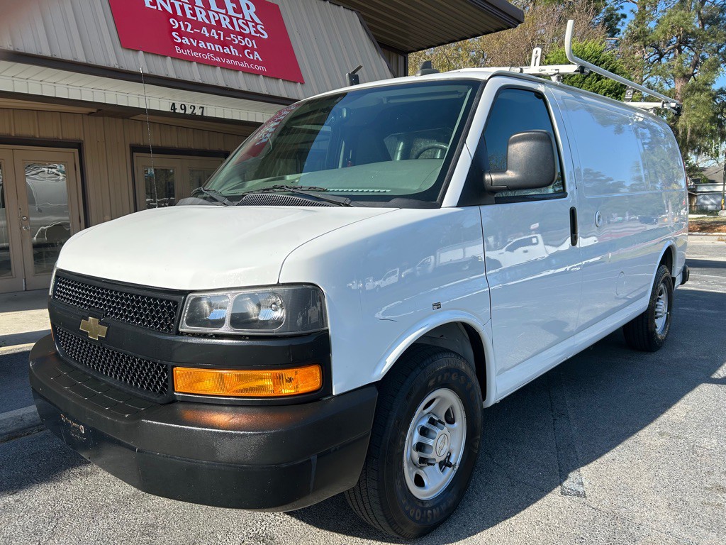 2018 Chevrolet Express Image 1