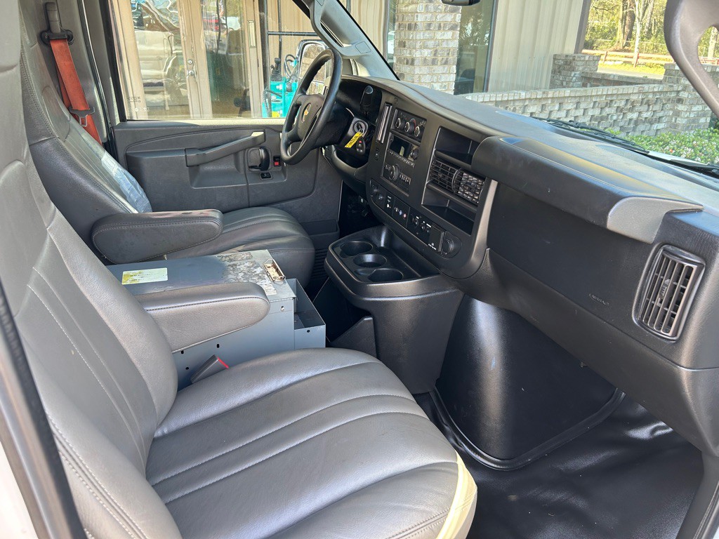 2018 Chevrolet Express Image 20