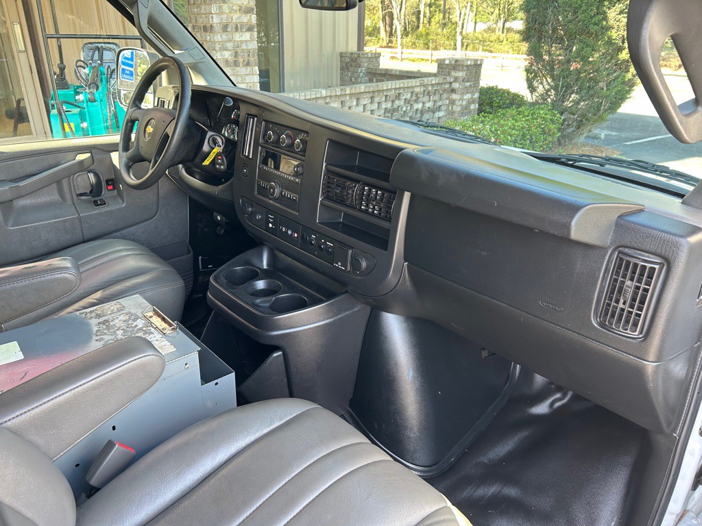 2018 Chevrolet Express Image 22