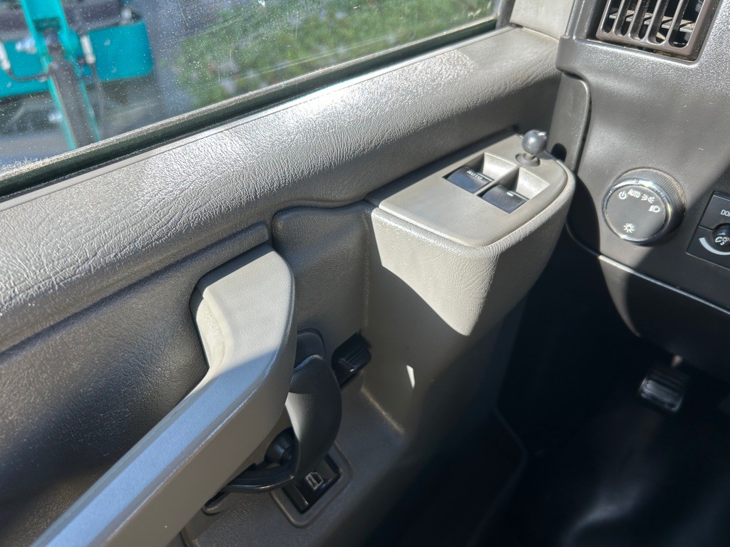 2018 Chevrolet Express Image 25
