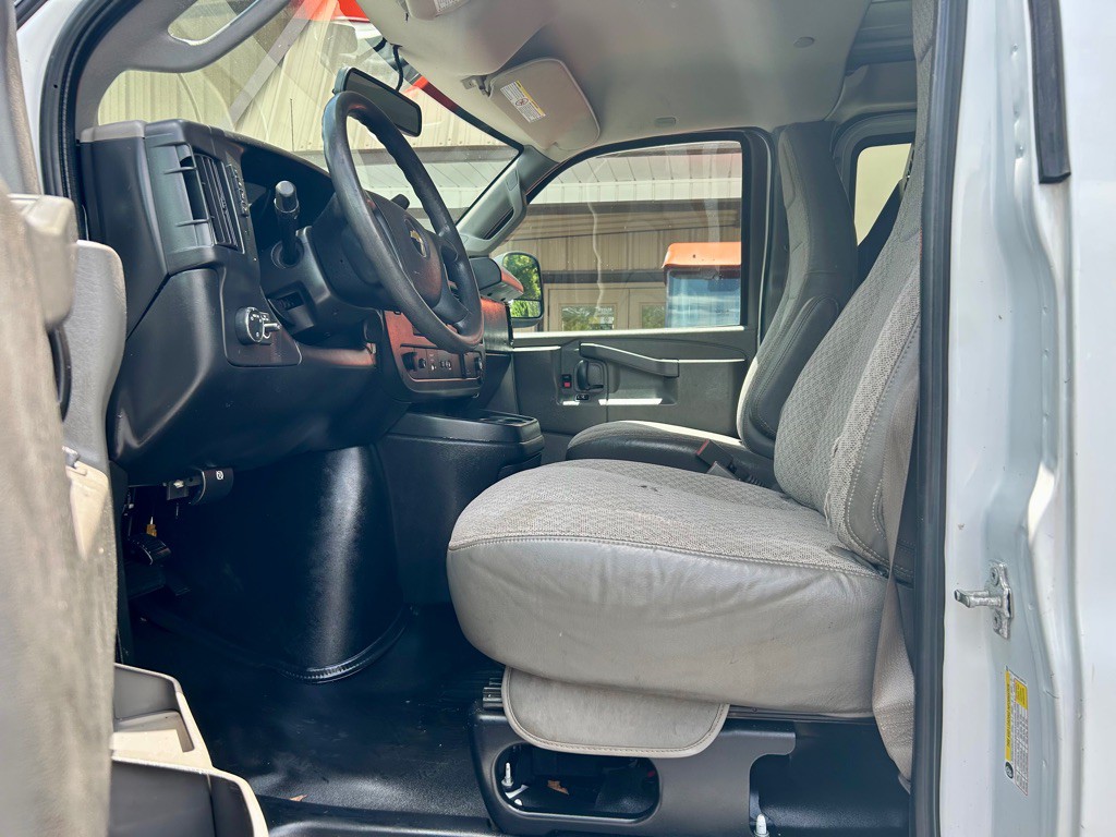2019 Chevrolet Express Image 15