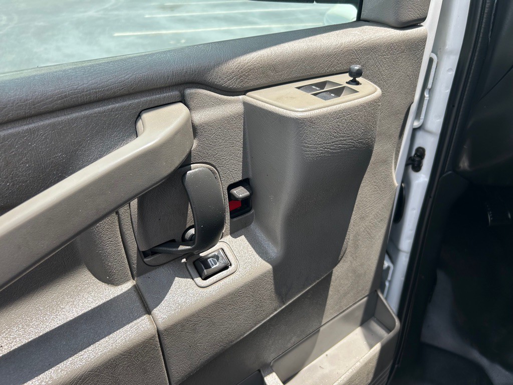 2019 Chevrolet Express Image 18