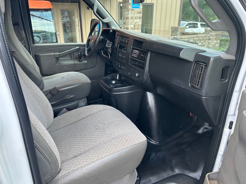 2019 Chevrolet Express Image 19
