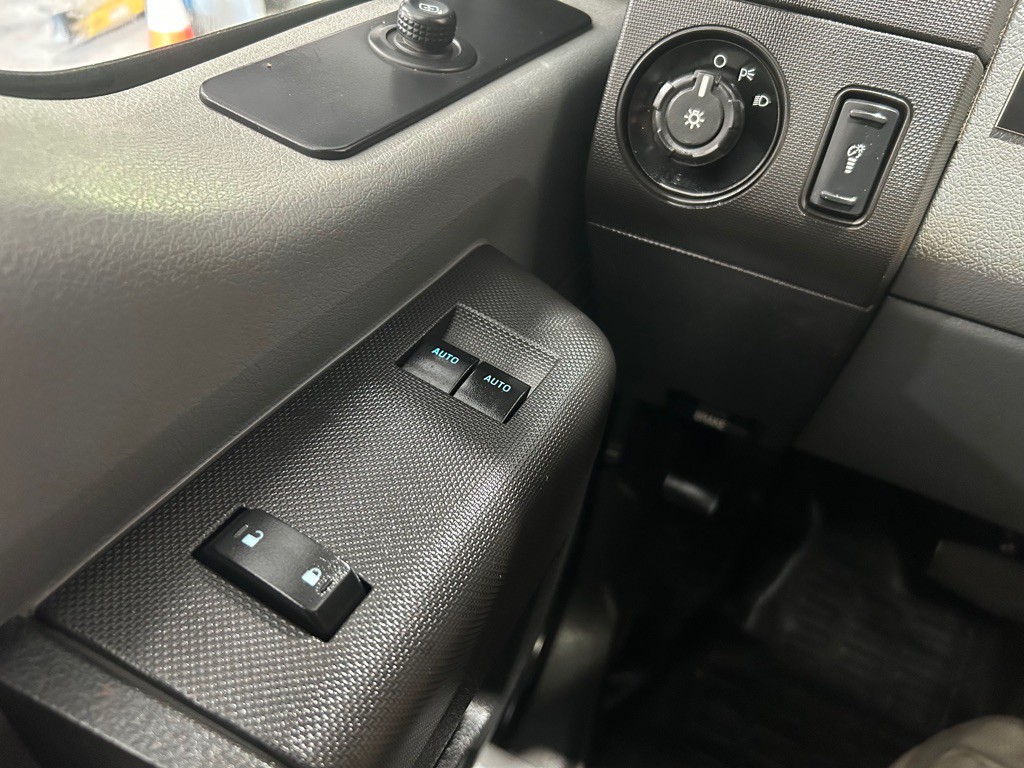 2016 Ford F-350 Image 28