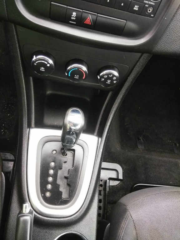 2013 Dodge Avenger Image 18