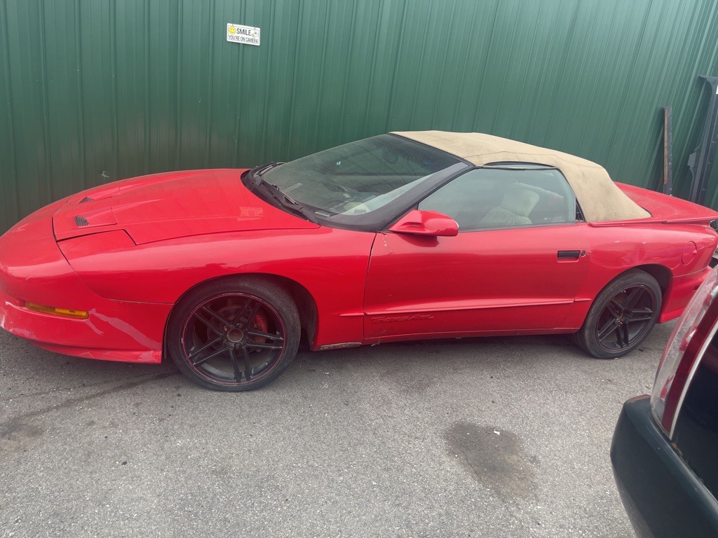 1996 Pontiac Firebird Image 2