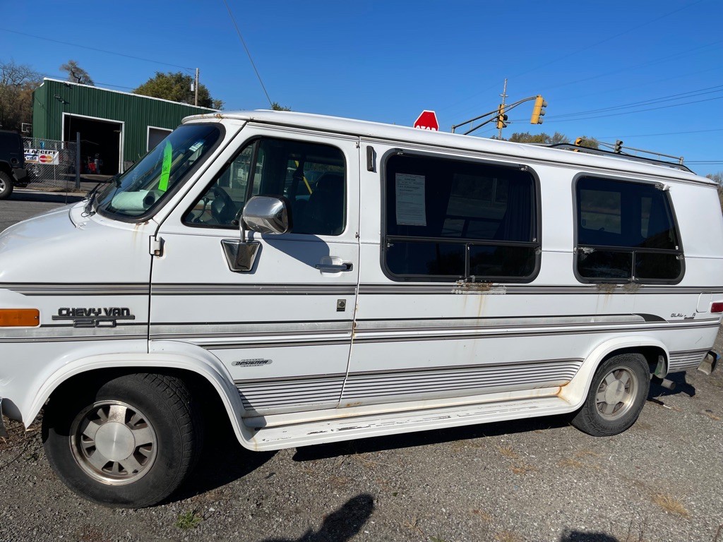 1995 Chevrolet G20 Image 2