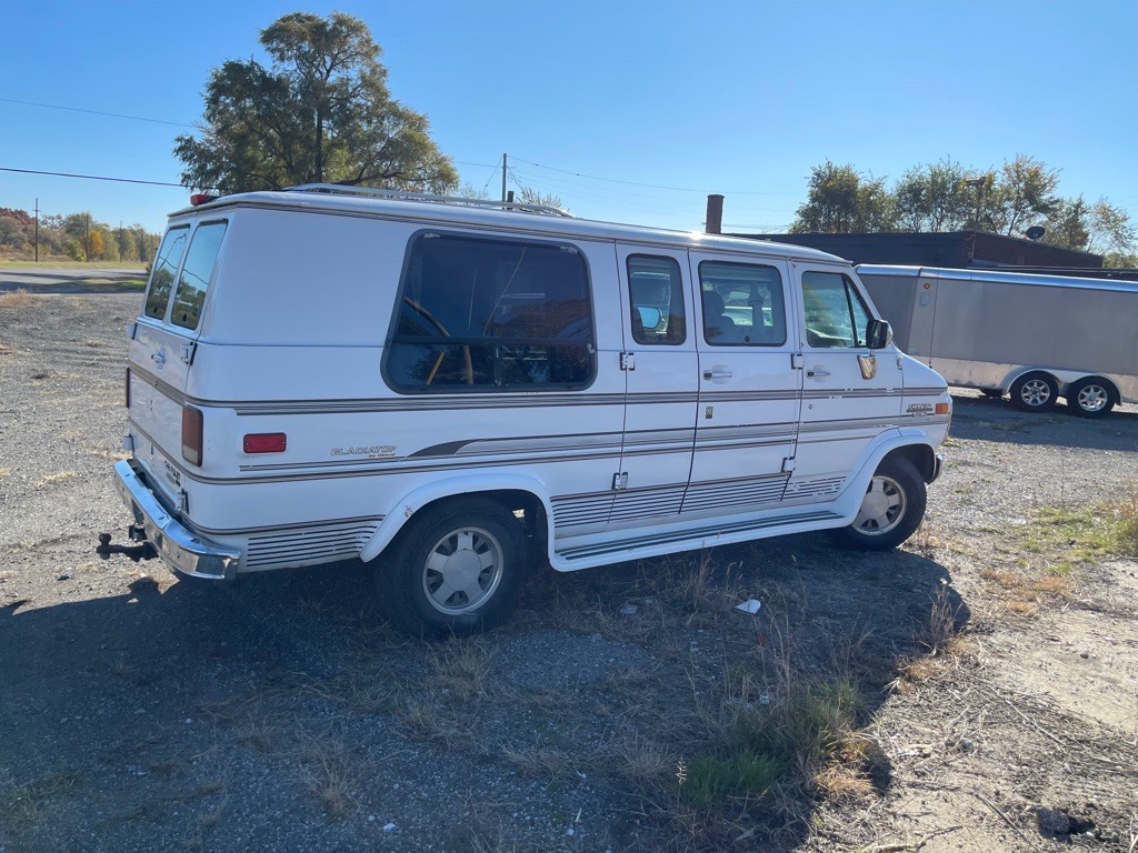 1995 Chevrolet G20 Image 3