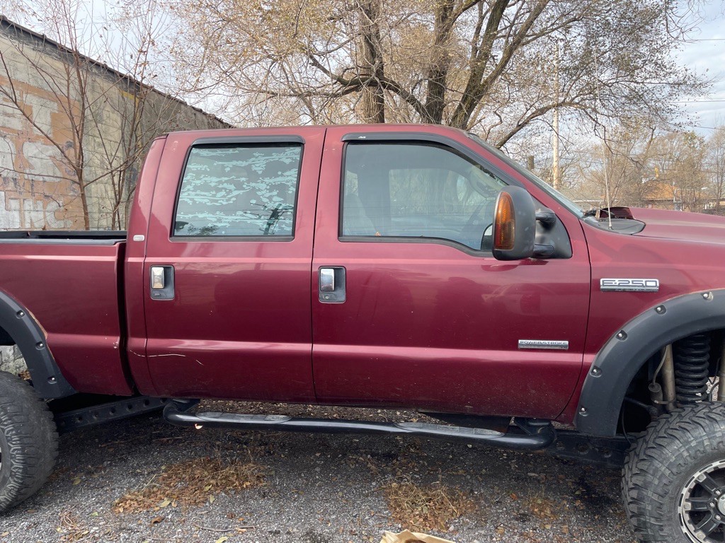 2005 Ford F-250 Image 2