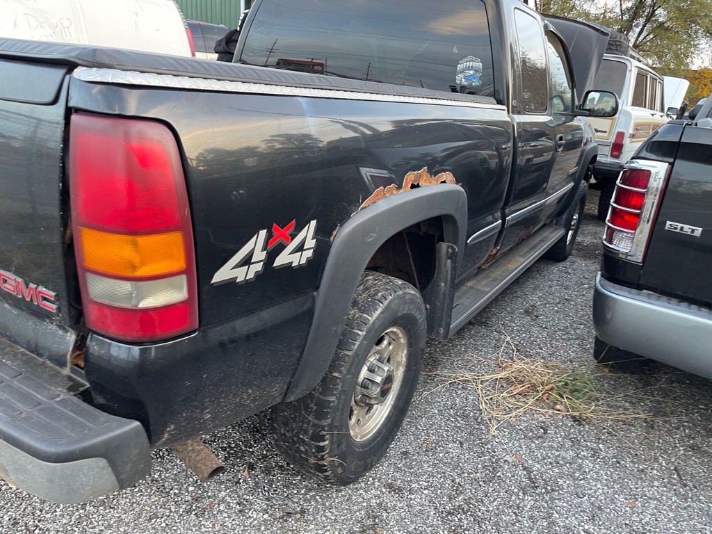 2001 GMC Sierra Image 3