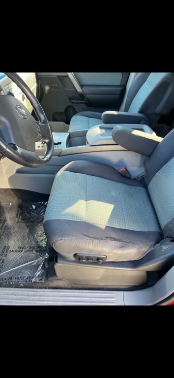 2004 Nissan Titan Image 2