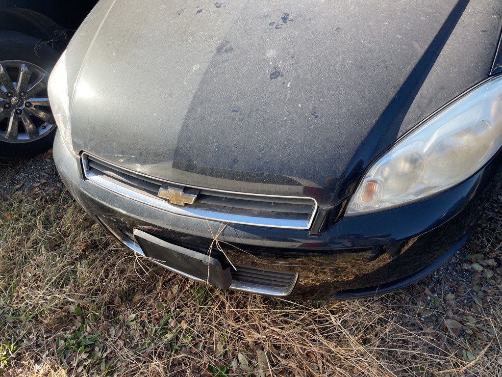 2011 Chevrolet Impala Image 2