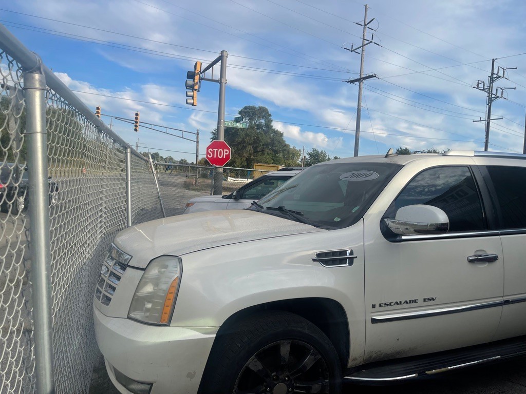 2008 Cadillac Escalade Image 1