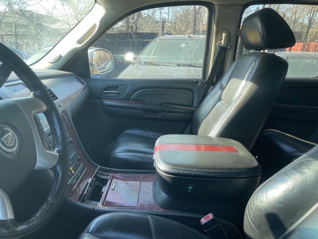 2008 Cadillac Escalade Image 6