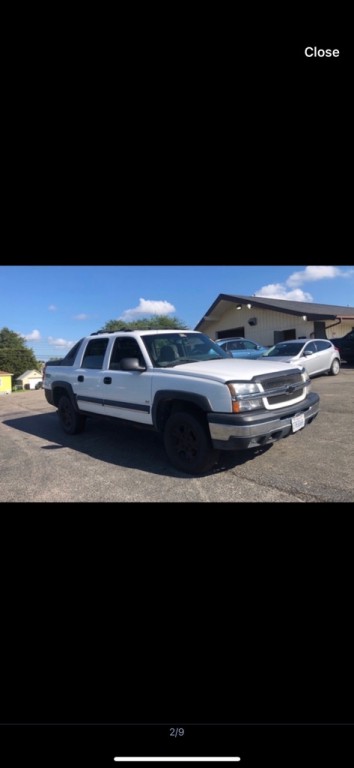 2003 Chevrolet Avalanche Image 2