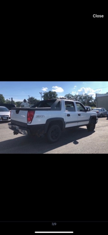 2003 Chevrolet Avalanche Image 3