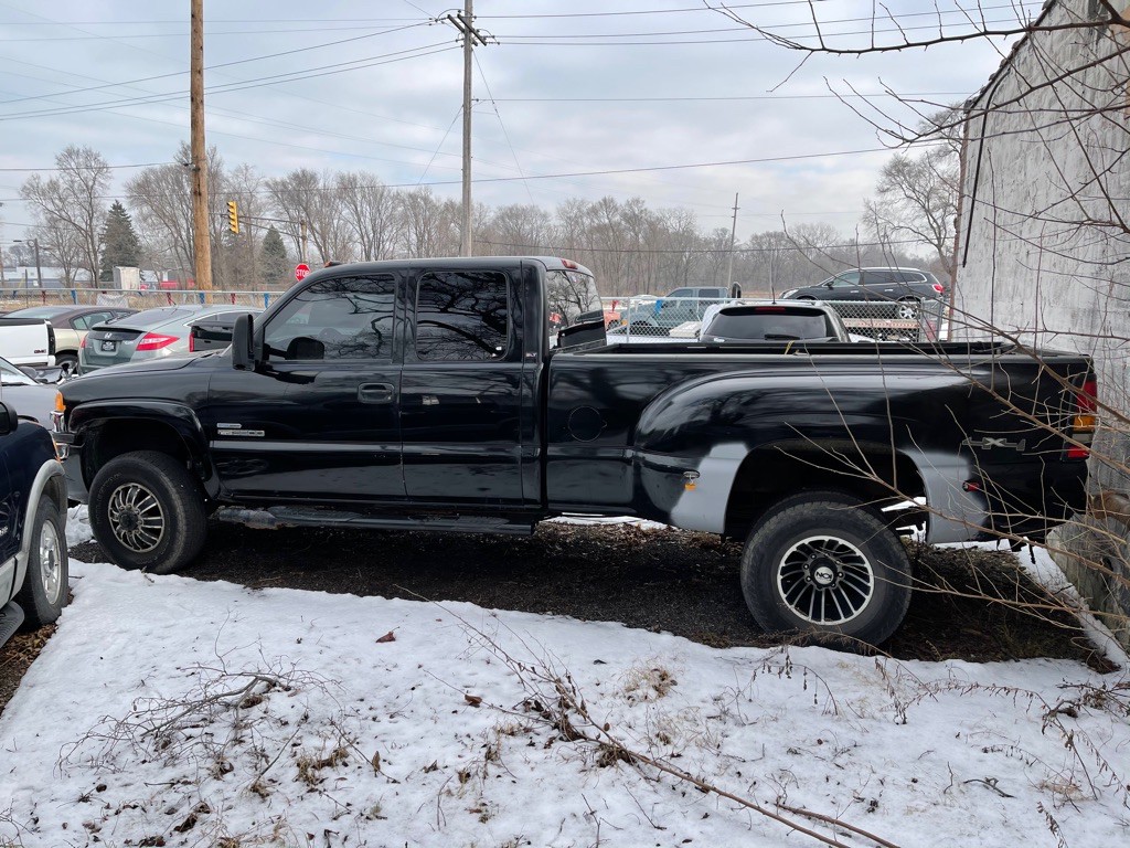 2007 GMC Sierra Image 2
