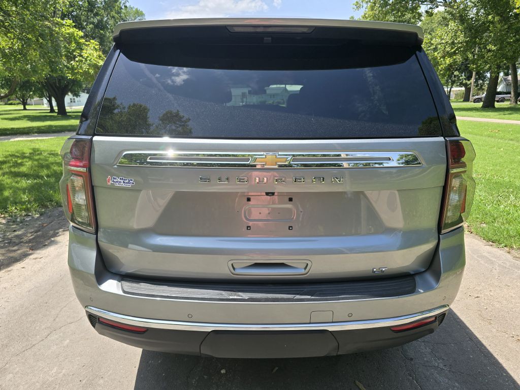 2023 Chevrolet Suburban Image 3