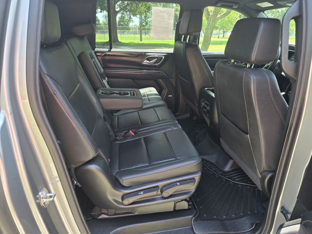 2023 Chevrolet Suburban Image 9