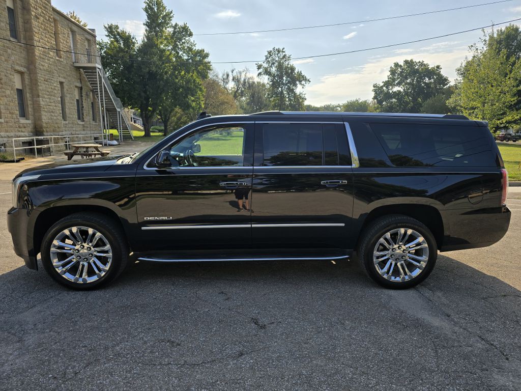 2019 GMC Yukon Image 3