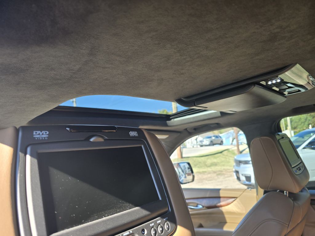 2017 Cadillac Escalade Image 8