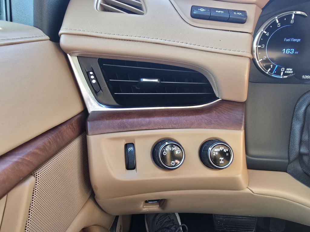 2017 Cadillac Escalade Image 12