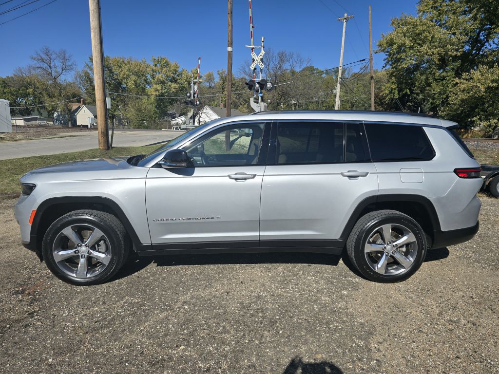 2022 Jeep Grand Cherokee Image 2