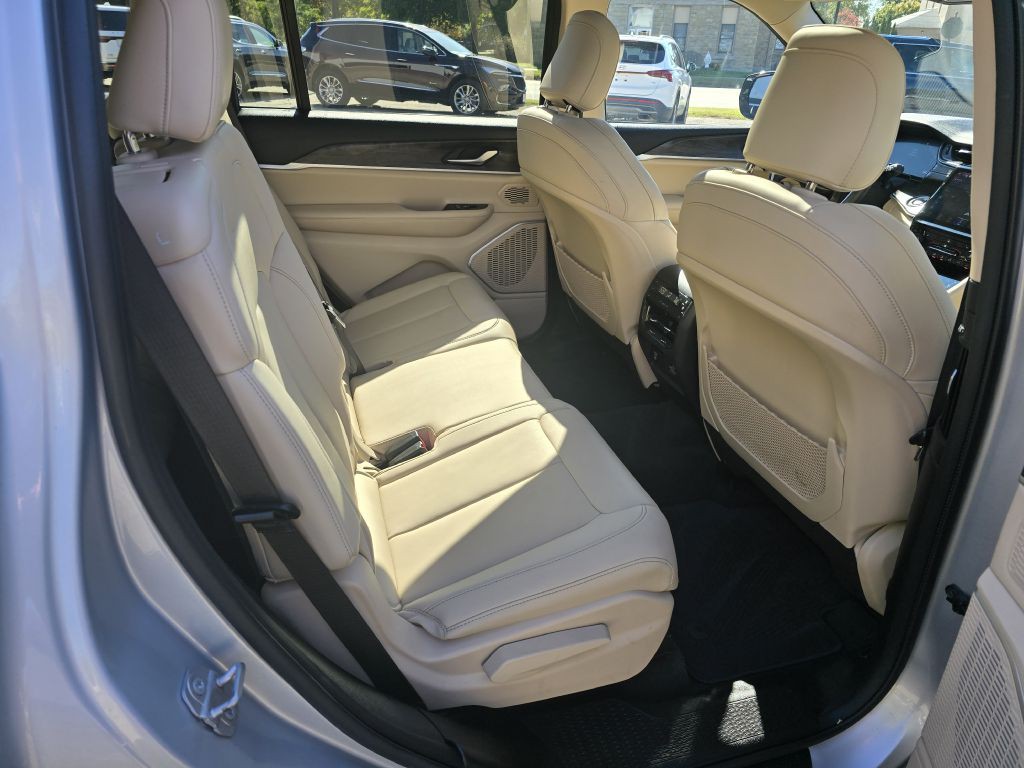 2022 Jeep Grand Cherokee Image 10