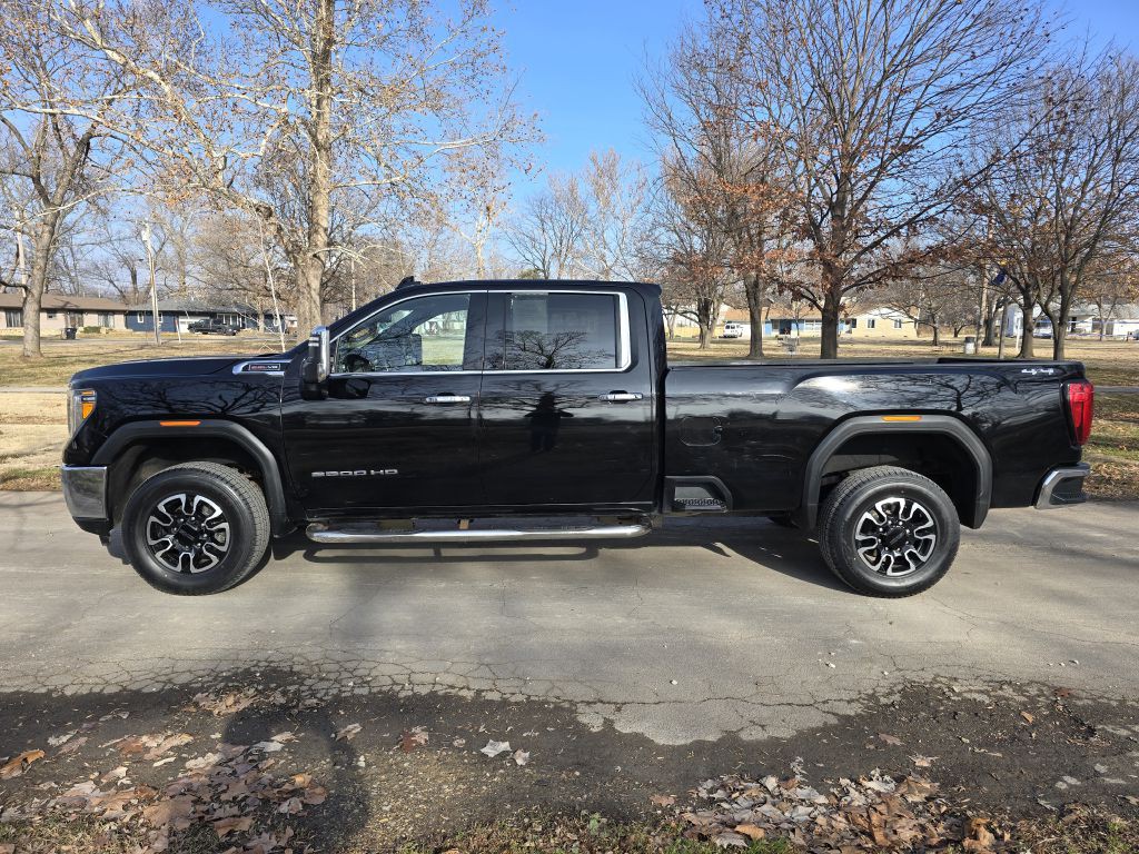 2020 GMC Sierra Image 2