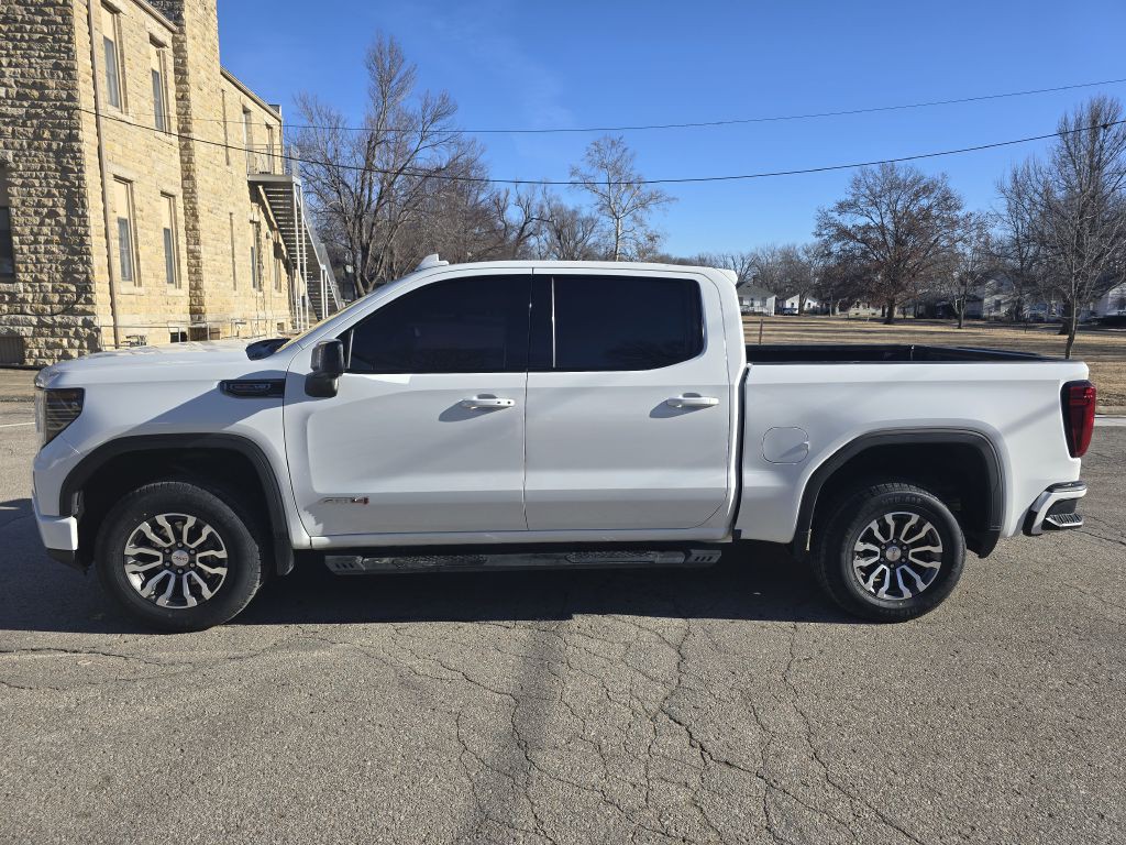 2023 GMC Sierra Image 2