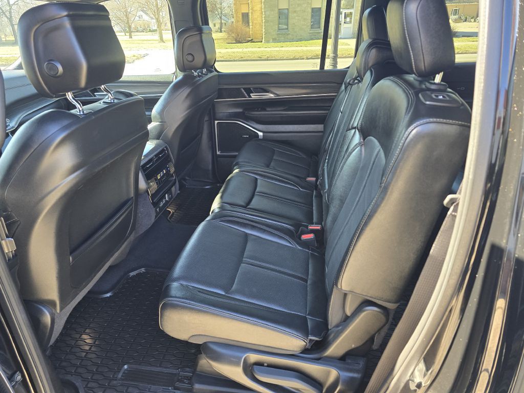 2024 Jeep Wagoneer Image 7