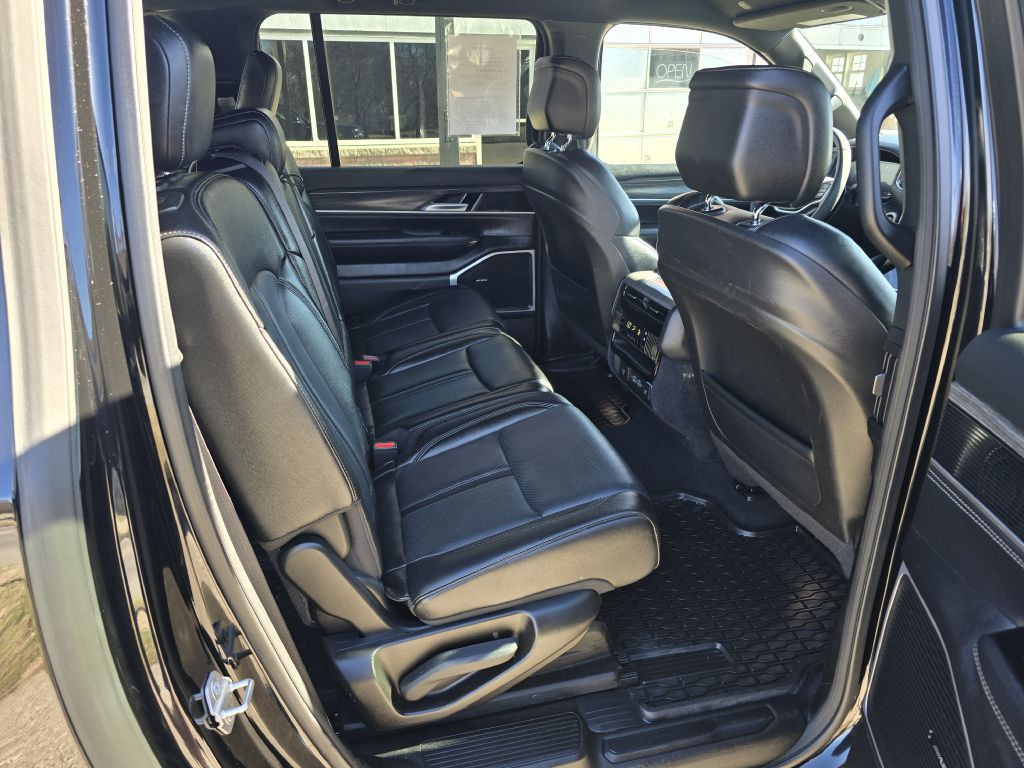 2024 Jeep Wagoneer Image 9