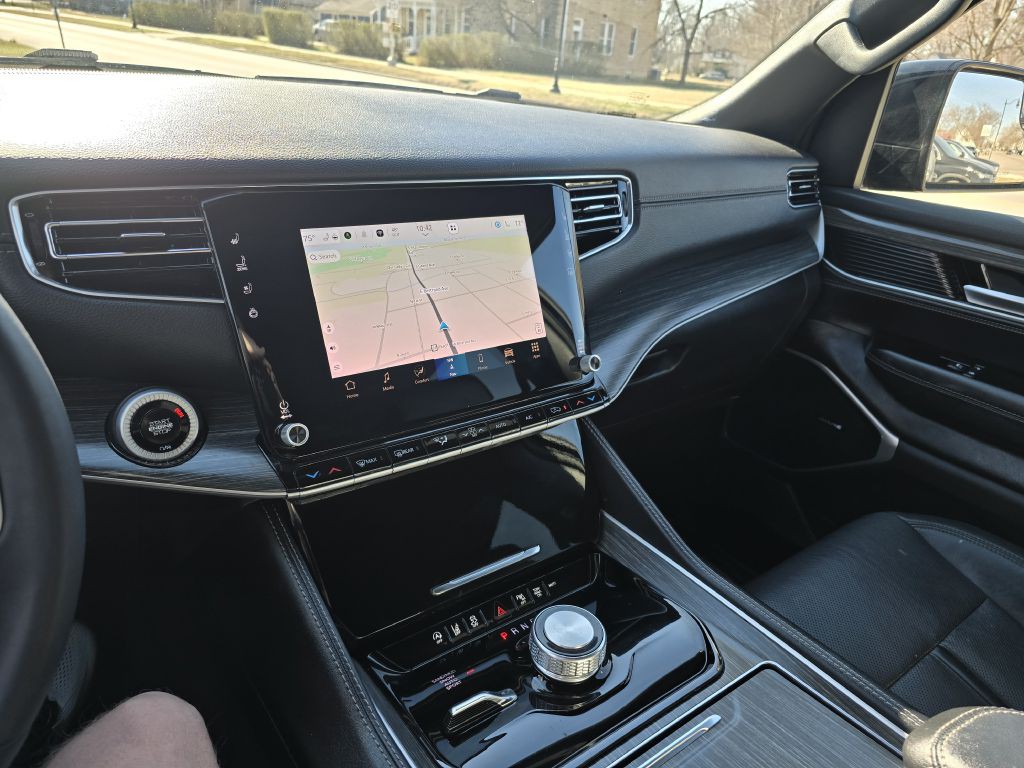 2024 Jeep Wagoneer Image 12