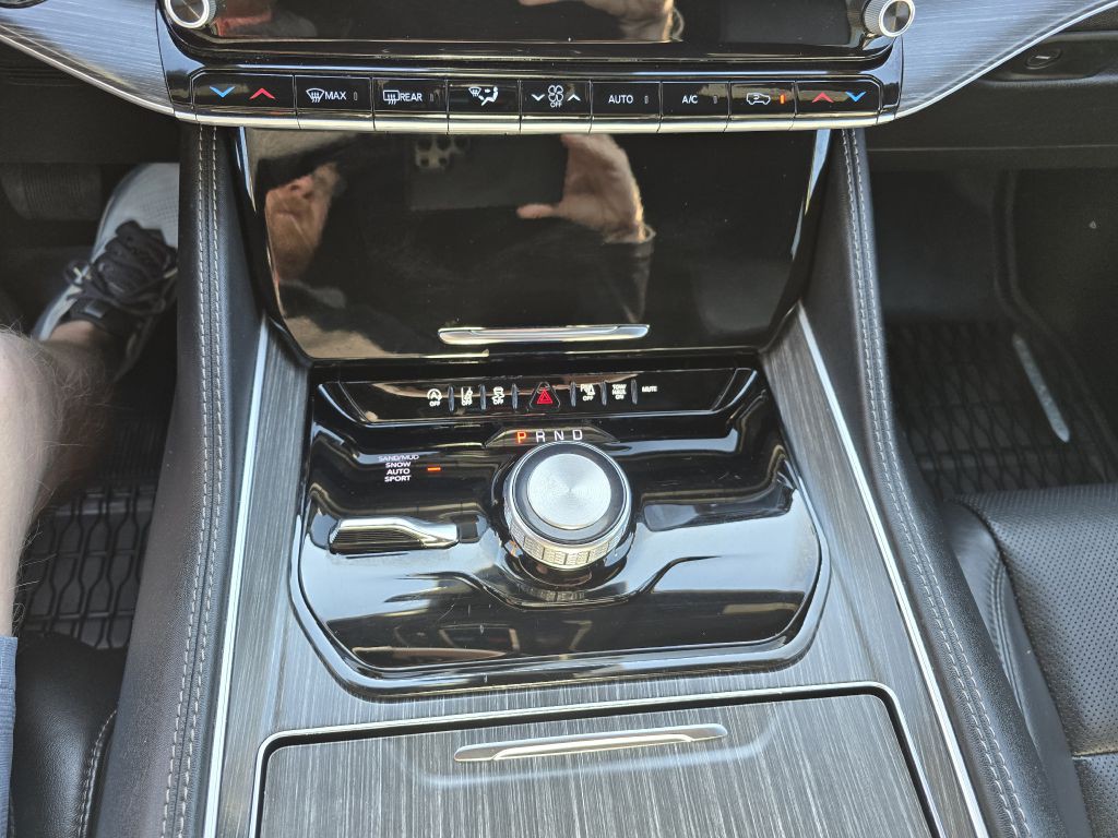 2024 Jeep Wagoneer Image 13