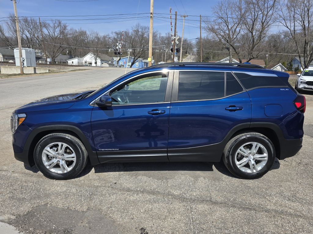 2022 GMC Terrain Image 2