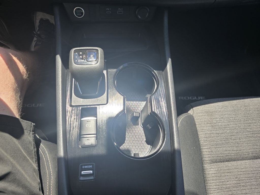 2022 Nissan Rogue Image 13