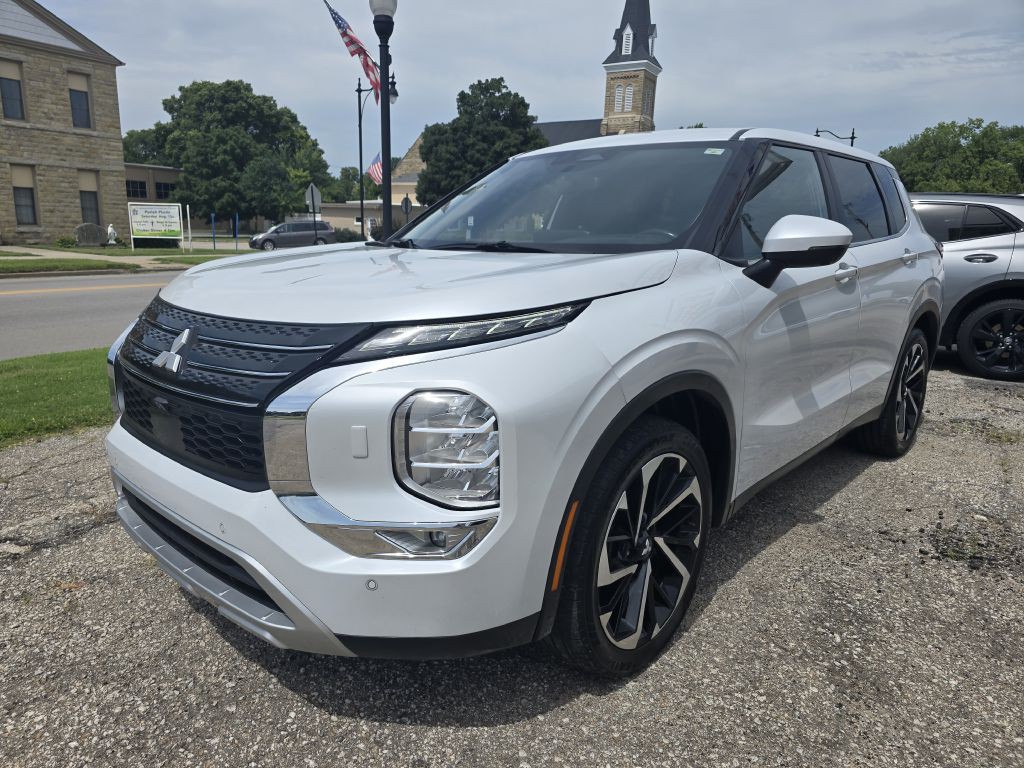 2024 Mitsubishi Outlander Image 1