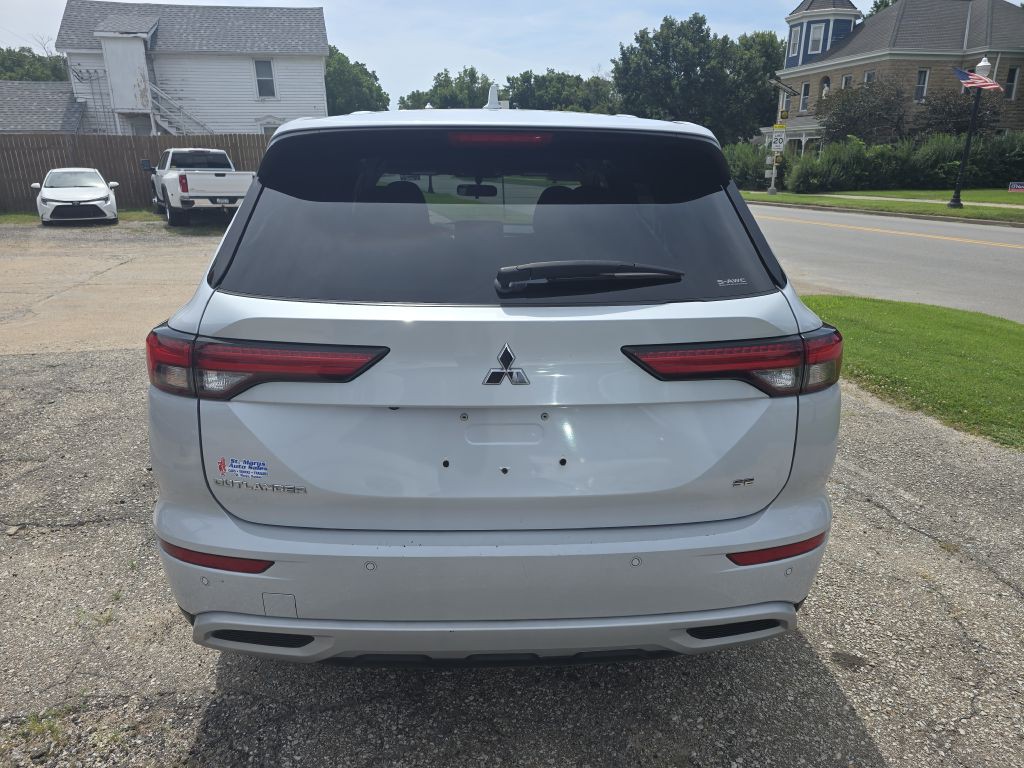 2024 Mitsubishi Outlander Image 3