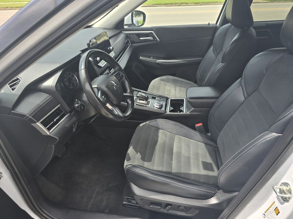 2024 Mitsubishi Outlander Image 7