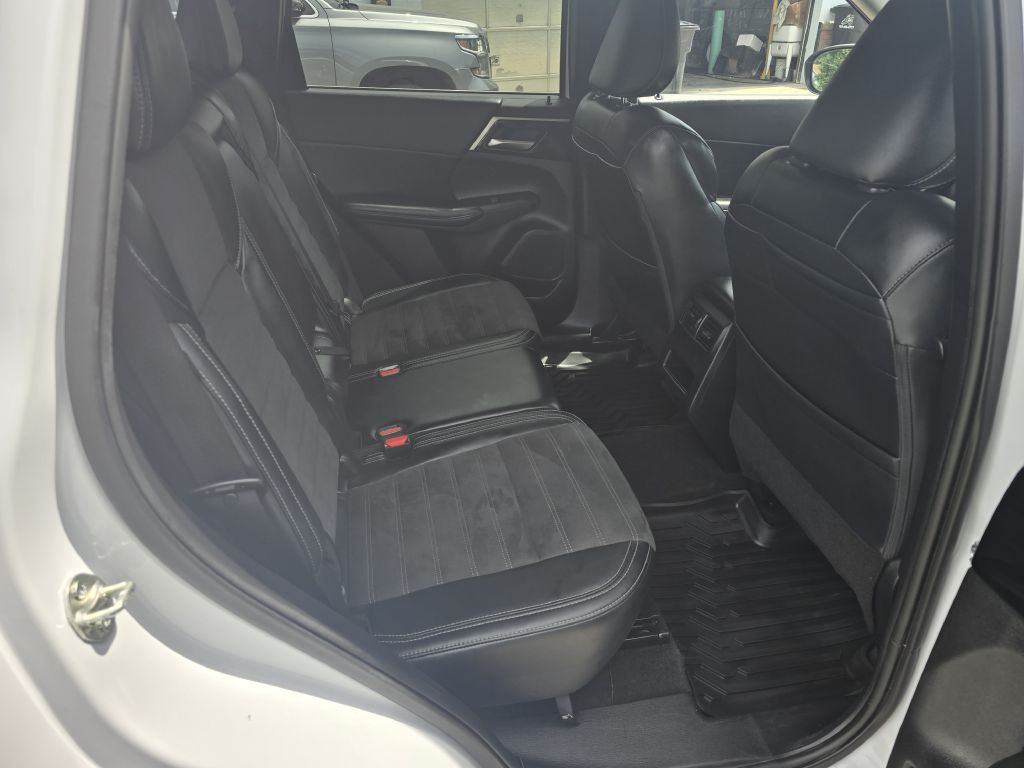 2024 Mitsubishi Outlander Image 10