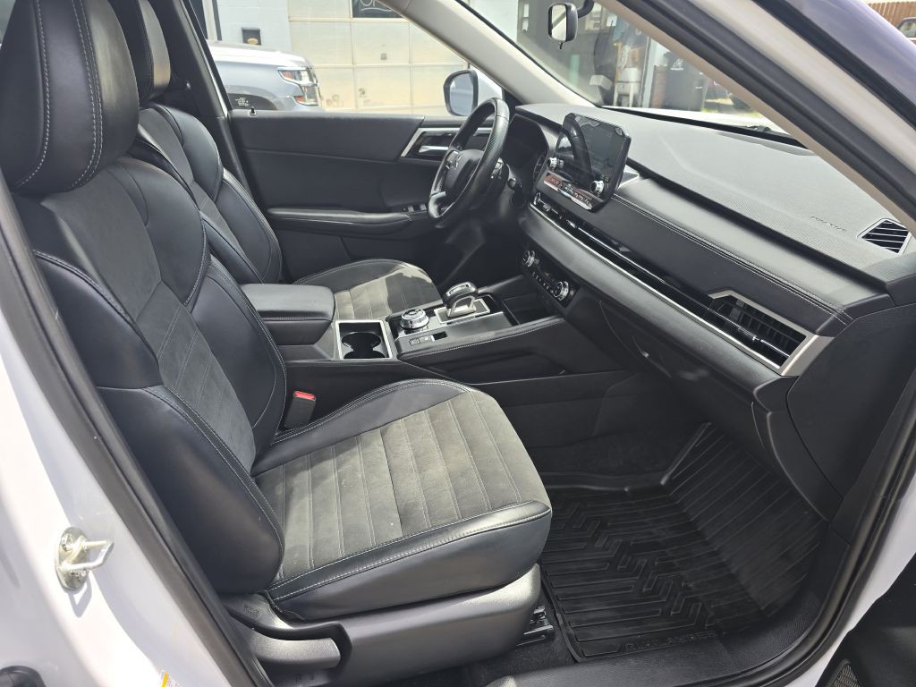 2024 Mitsubishi Outlander Image 11